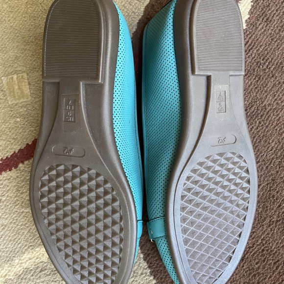 PRICE DROP! AEROSOLES A2 Ballet Flats - Blue with Gold Buckle - Size 9M - Picture 8 of 14